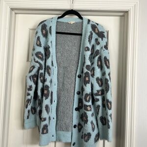 Hem & Thread light blue sweater withh Leopard print Size L